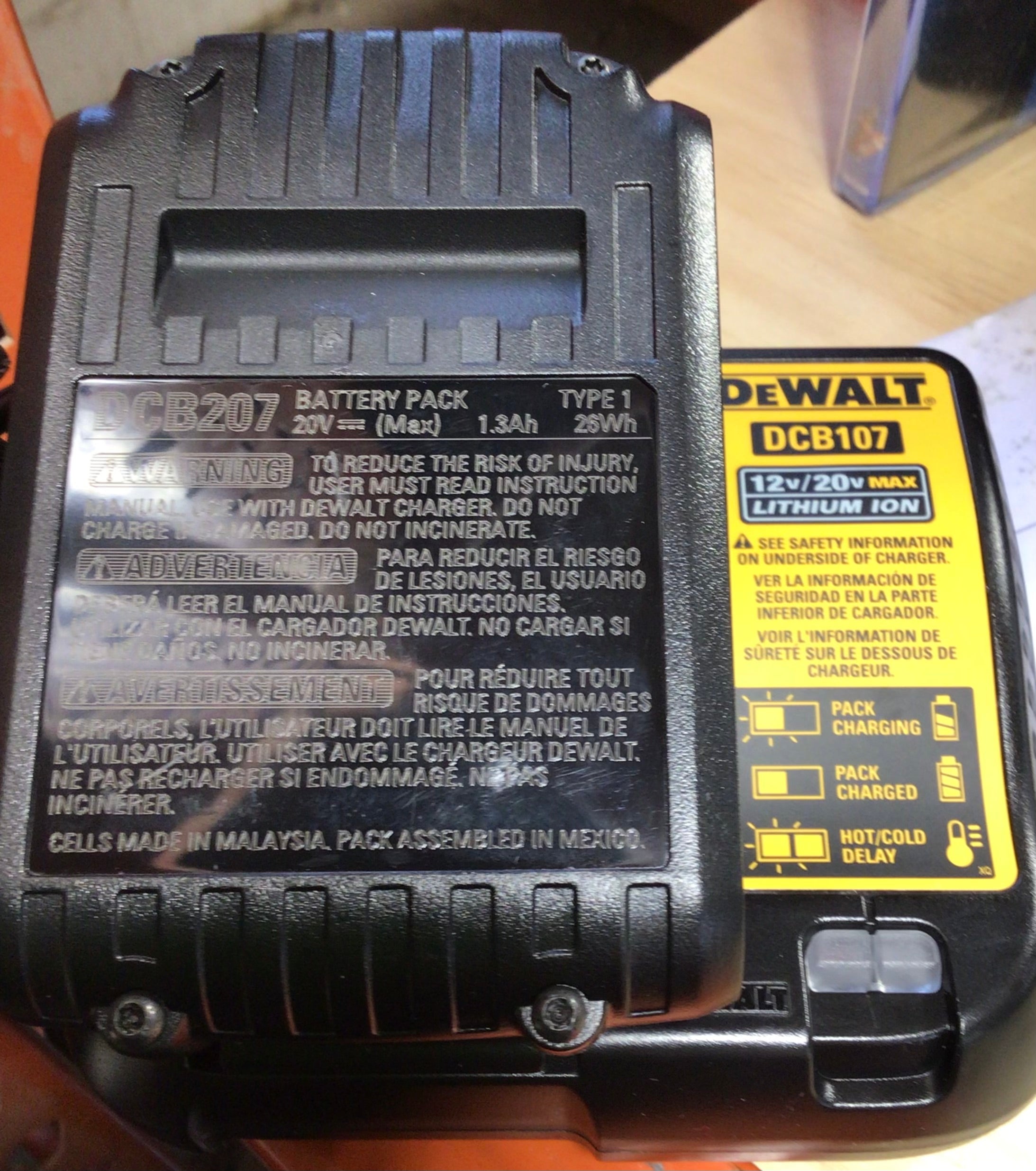 DEWALT 20V Max Cordless Drill / Driver Kit, Compact,  ** TESTED/WORKING** (7777721581806)